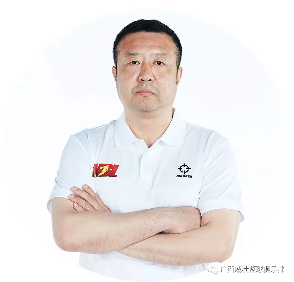 老年人打篮球时应如何进行适当的力量训练?_1